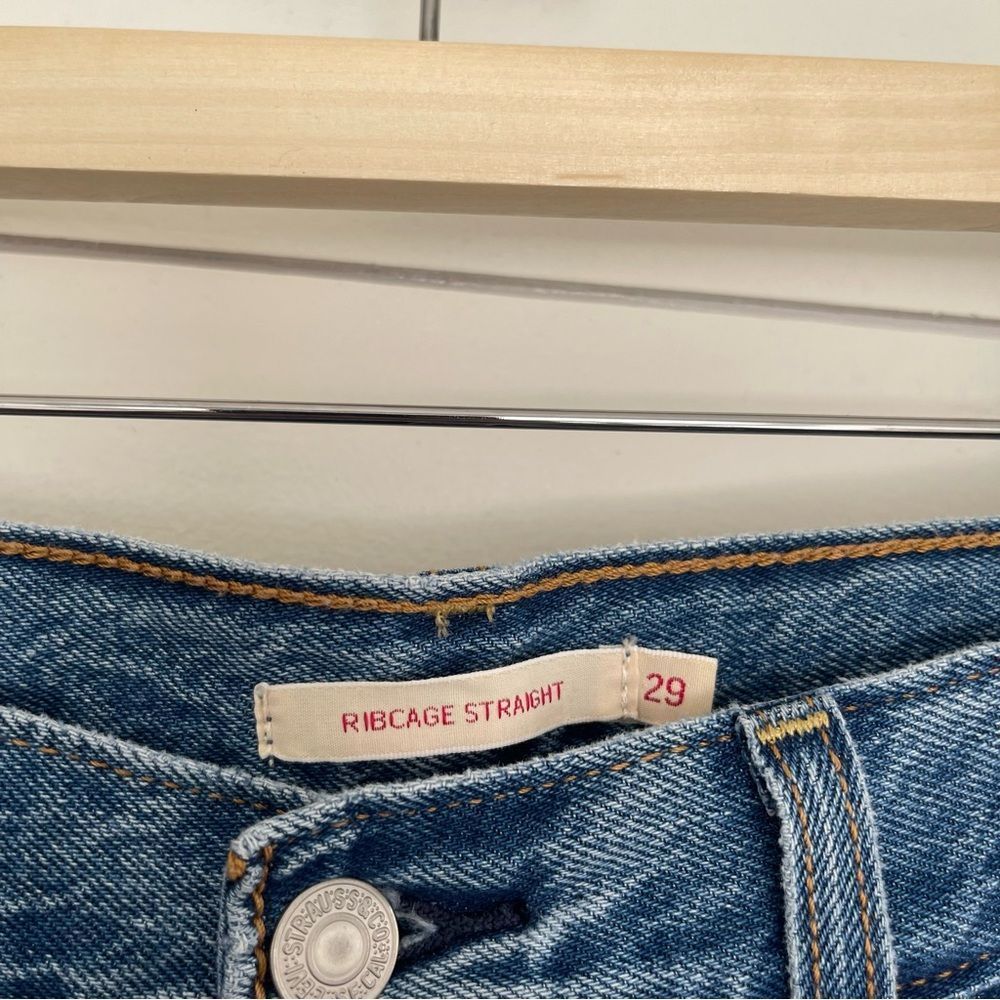 Levi’s Ribcage Straight Denim Jeans - Picture 2 of 5